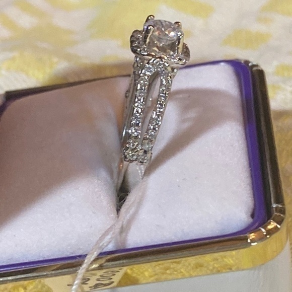 Dimond ring, solid gold beautiful anniversary wedding proposal gift - Picture 4 of 11